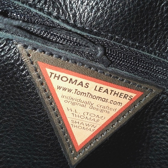 Thomas Leathers The DAZ (Double Angled Zipper) Crossbody Bag - Picture 5 of 16